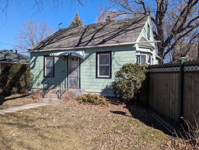 504 12th St NE in Austin, MN - Building Photo - Building Photo