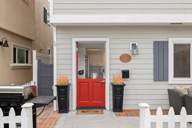 314 Onyx Ave, Unit 314 A in Newport Beach, CA - Foto de edificio - Building Photo