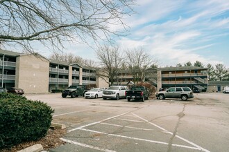 McCarty Place Apartments in Lafayette, IN - Foto de edificio - Building Photo