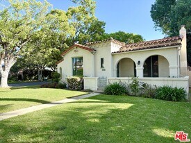 2002 Kelton Ave in Los Angeles, CA - Building Photo