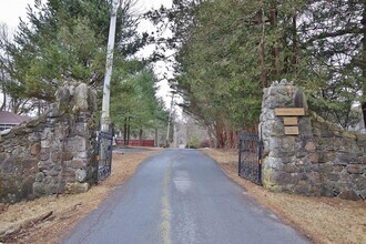 3 Shadowmere Rd in Monroe, NY - Building Photo - Building Photo