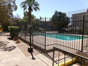 6700 ESCONDIDO Dr in El Paso, TX - Building Photo - Building Photo