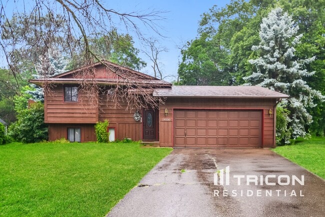 property at 14030 Candlewood Ln NE