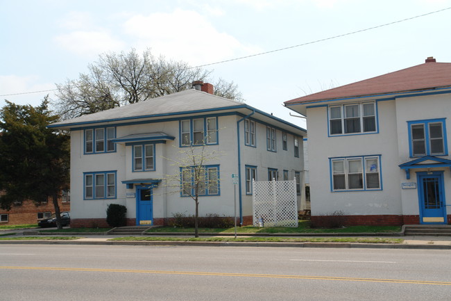 2625 E Douglas Ave in Wichita, KS - Building Photo - Building Photo