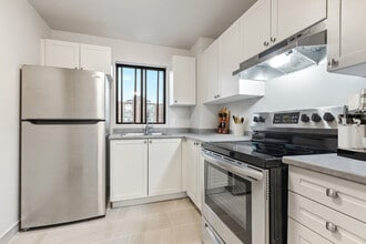 Saratoga Place in Ottawa, ON - Building Photo - Building Photo