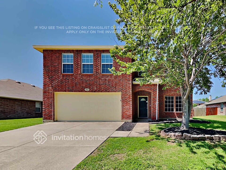 802 Lazy Bayou Dr in Arlington, TX - Building Photo