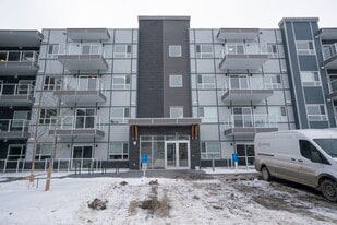 40 Carrington Plz NW in Calgary, AB - Building Photo