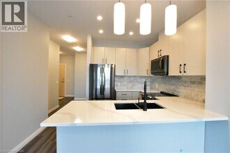 104 Garment St in Kitchener, ON - Building Photo - Building Photo