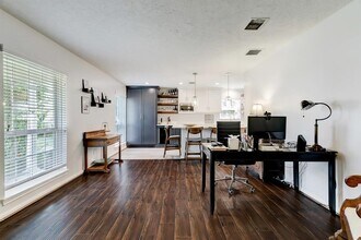 9738 Derrik Dr in Houston, TX - Building Photo - Building Photo