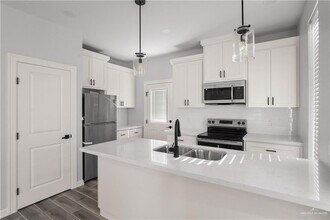 504 N Onyx Ave in Edinburg, TX - Foto de edificio - Building Photo