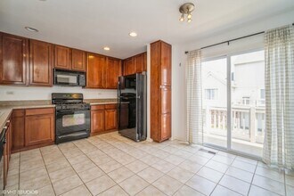 3388 Sanctuary Dr in Elgin, IL - Building Photo - Building Photo