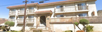 Corsican Apartments in Hawthorne, CA - Building Photo - Interior Photo