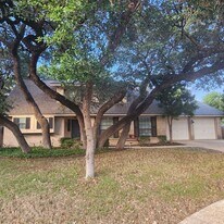 2910 Bee Cave St in San Antonio, TX - Building Photo