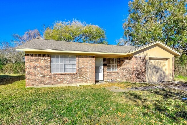 7502 Plover Cir in Texas City, TX - Building Photo - Building Photo