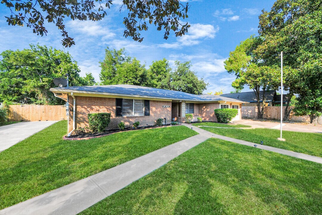 6819 Morrow St in Houston, TX - Building Photo