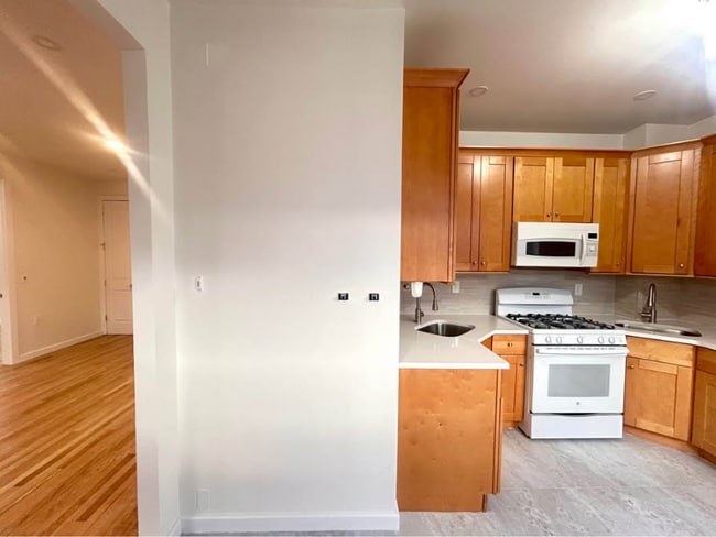 537 E 5th St, Unit 2 in Brooklyn, NY - Building Photo - Building Photo