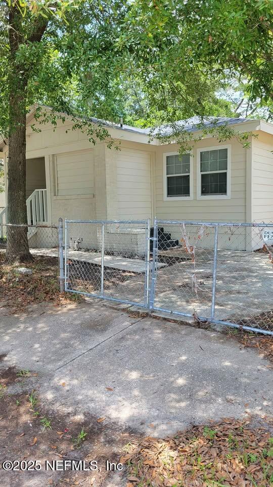 property at 1515 W 2nd St