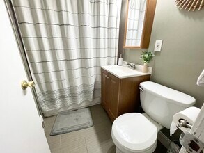 378 E 8th St, Unit F in Boston, MA - Building Photo - Building Photo