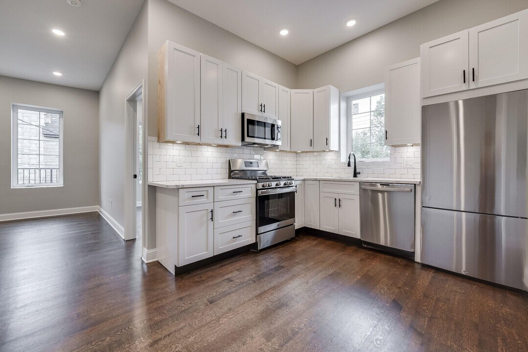 130 West Side Ave in Jersey City, NJ - Building Photo