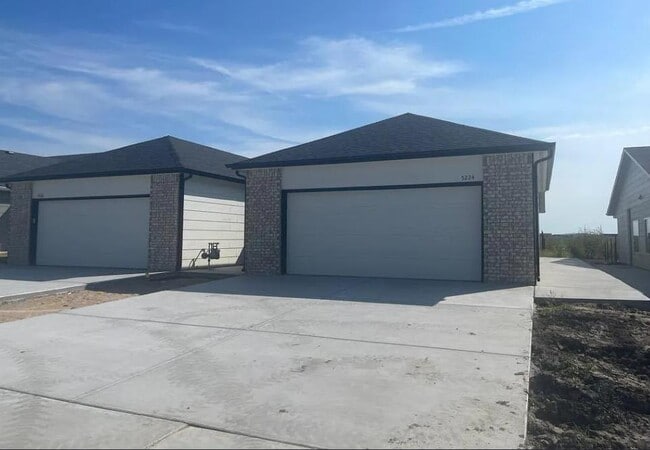 property at 5224 N Cypress Cir