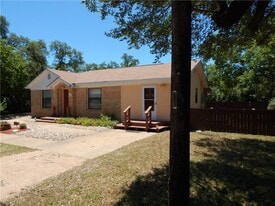 330 E Cedar St in Bertram, TX - Building Photo