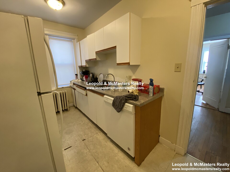 59 Linden St, Unit 5 in Boston, MA - Building Photo