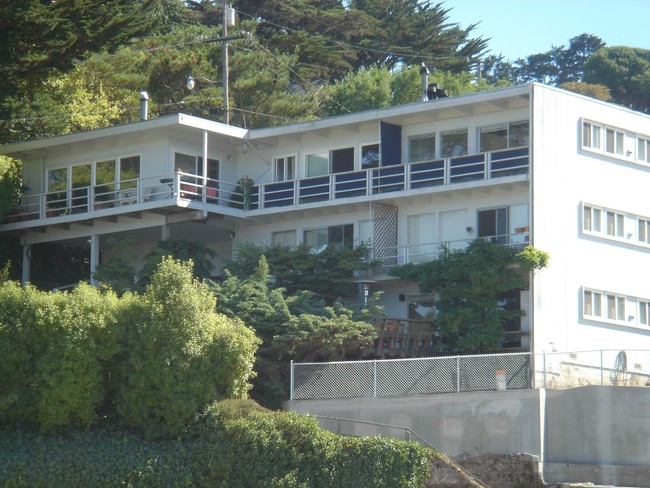 257 San Carlos Ave in Sausalito, CA - Foto de edificio - Building Photo