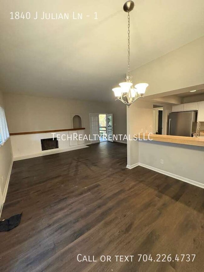 1840 J Julian Ln in Charlotte, NC - Foto de edificio - Building Photo