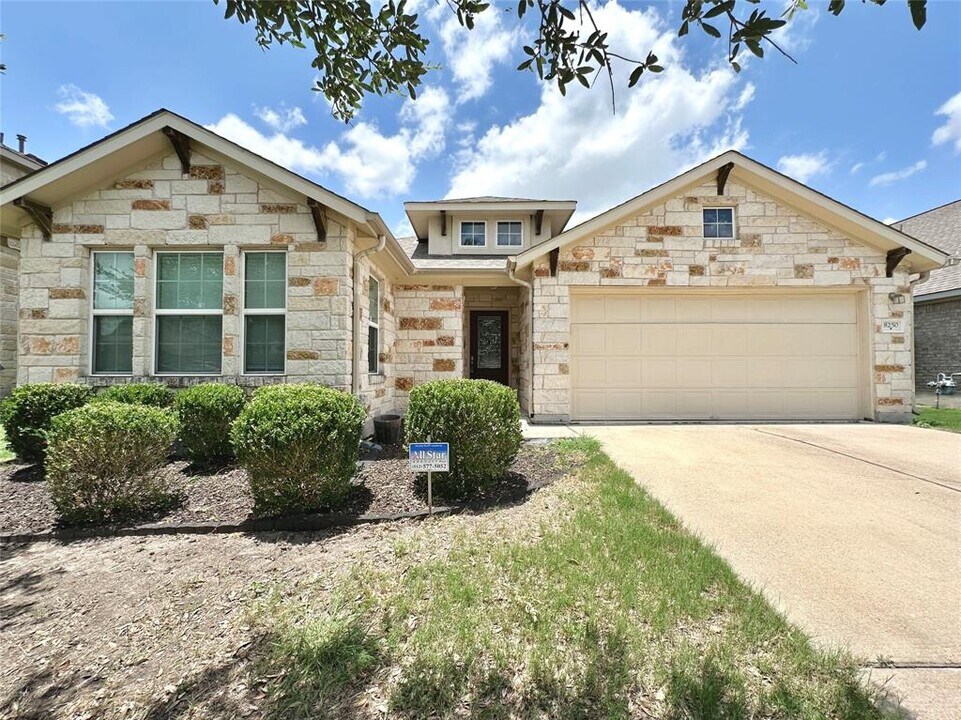 8250 Arezzo Dr in Round Rock, TX - Building Photo