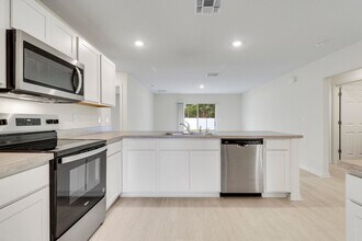 3226 SW Nutley St in Port St. Lucie, FL - Building Photo - Building Photo