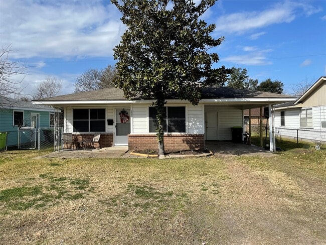 221 Rochelle St