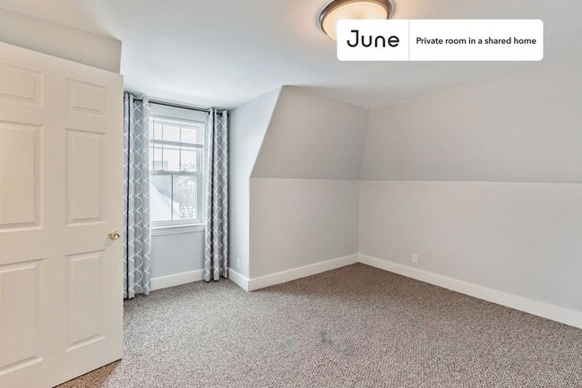 Private bedroom in 6 bed/3.5 bath Home in Boston, MA - Building Photo - Building Photo