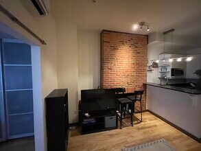 925 N Calvert St, Unit 3F in Baltimore, MD - Building Photo - Building Photo