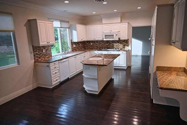 24589 Lola Ln in Santa Clarita, CA - Building Photo - Building Photo