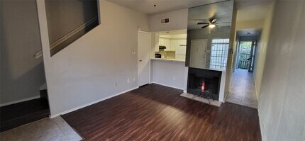 8641 Victorian Village Dr in Houston, TX - Building Photo - Building Photo