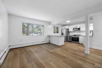 2242-2242 Scarth St in Regina, SK - Building Photo - Building Photo