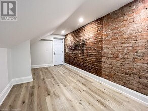 396 Barton St E in Hamilton, ON - Building Photo - Building Photo