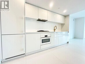 1033-1033 Nelson St in Vancouver, BC - Building Photo - Building Photo
