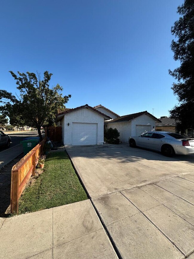 901 Trinity Ave in Chowchilla, CA - Building Photo - Building Photo