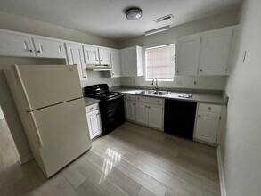 553 Memorial Drive Ext, Unit G in Greer, SC - Foto de edificio - Building Photo