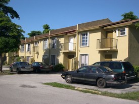 3901-3940 NW 76th Ter Apartments