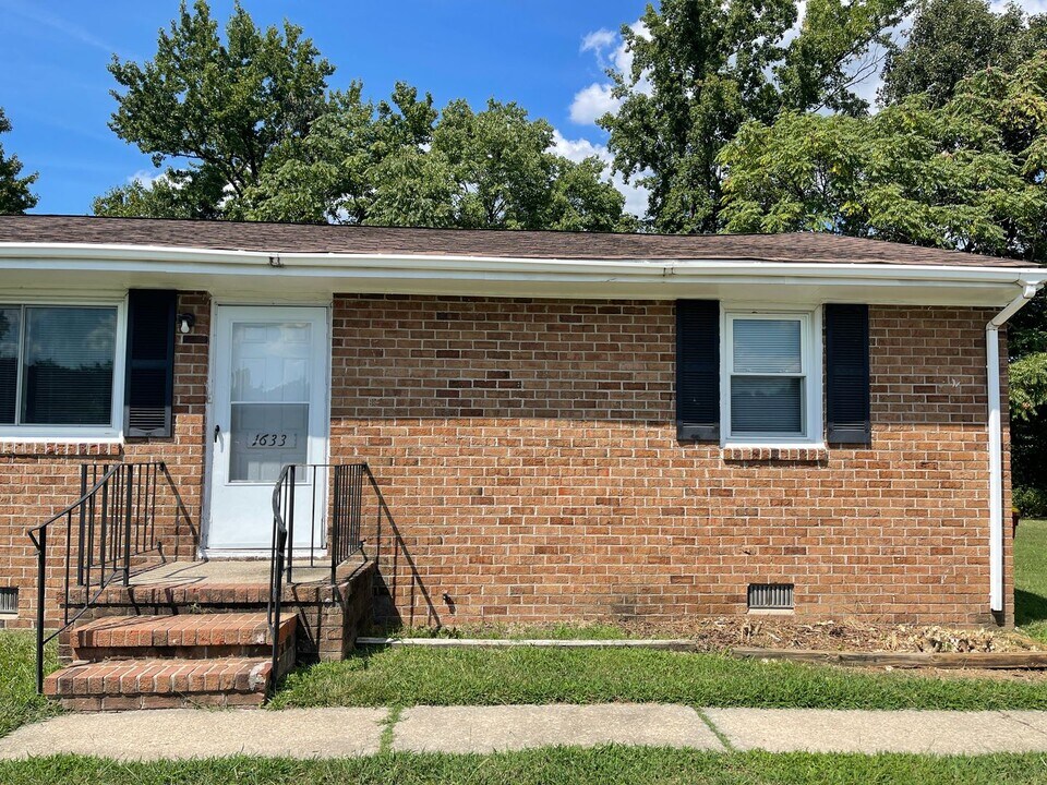 1633-35 N Valor Dr in Petersburg, VA - Building Photo