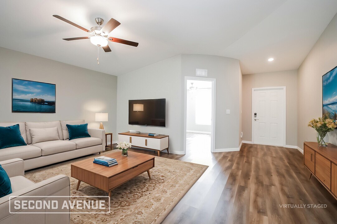 208 Ravenswood Blvd in Port Charlotte, FL - Building Photo