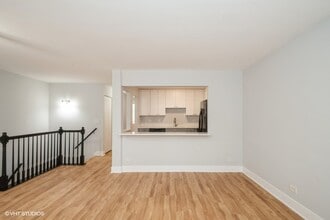 77 N Macgillis Dr in Round Lake, IL - Building Photo - Building Photo
