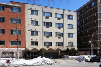 Thorndale Beach East in Chicago, IL - Building Photo - Building Photo