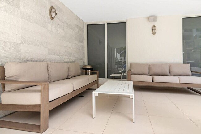 1700 SW 2nd Ave in Miami, FL - Building Photo - Building Photo