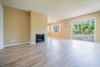 11871 Idaho Ave in Los Angeles, CA - Foto de edificio - Building Photo