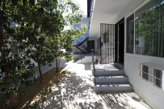 750 N Hayworth Ave in Los Angeles, CA - Building Photo - Building Photo