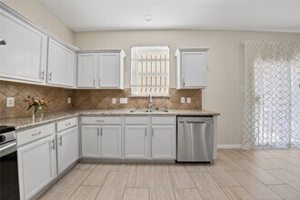 8118 Barnes Ridge Ln in Houston, TX - Foto de edificio - Building Photo