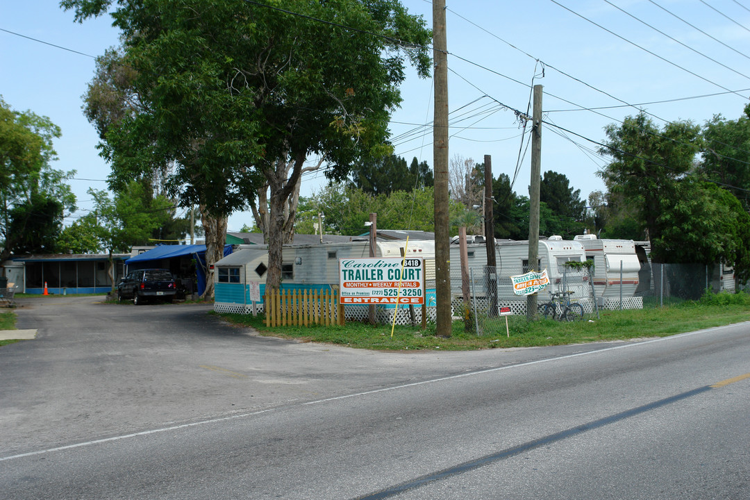 Caroline Trail Court in St. Petersburg, FL - Building Photo